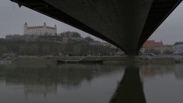 Pont Ovni Dessous — Video