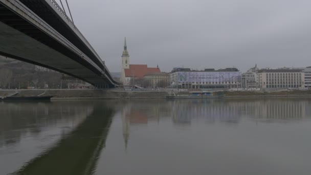 Kostel Břehu Řeky — Stock video