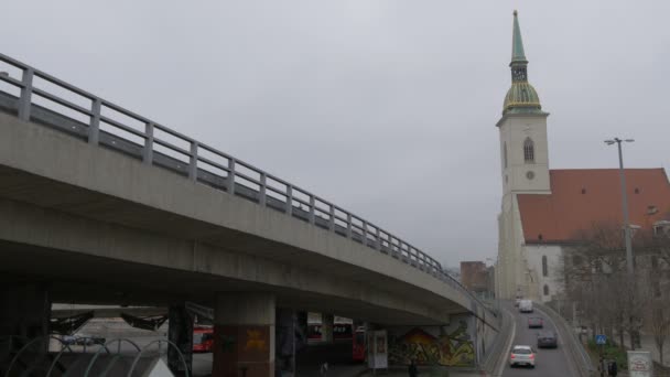 Neue Brücke Der Nähe Des Martin Cathedral — Stockvideo