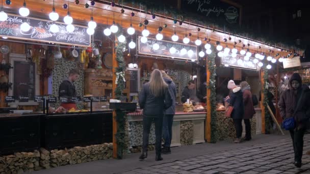 Matstånd Julmarknaden Budapest — Stockvideo