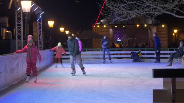 People Ice Skating Night — Stock Video