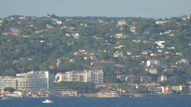 Helikoptrar Som Flyger Ovanför Saint Tropez — Stockvideo