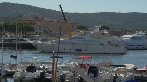 Yacht Sailing Port Saint Tropez — Stock Video