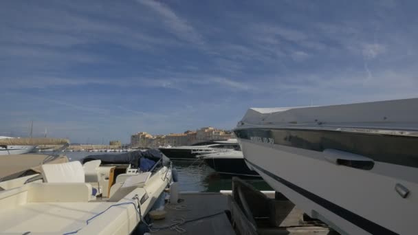 Segelbåtar Förtöjda Port Saint Tropez — Stockvideo
