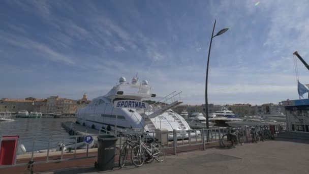 Yate Amarrado Port Saint Tropez — Vídeos de Stock