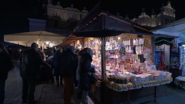 Деревянные Сувениры Краковском Рождественском Рынке — стоковое видео