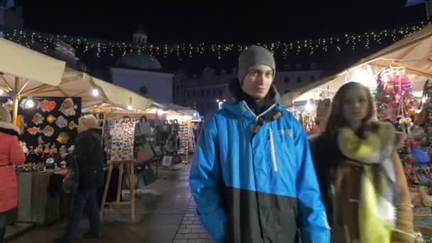 圣诞期间克拉科夫的街市摊位 — 图库视频影像