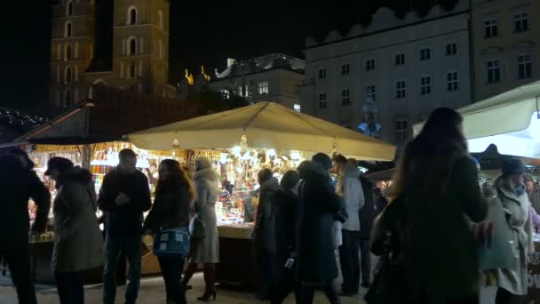 Turyści Miejscowi Krakowskim Jarmarku Bożonarodzeniowym — Wideo stockowe