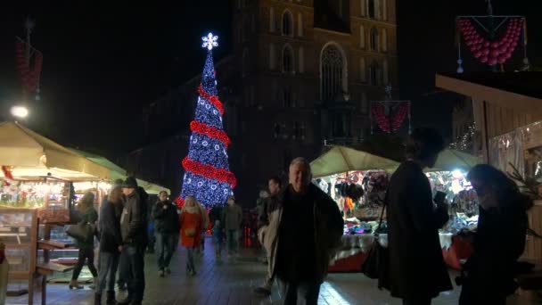 Julgran Och Gatustånd Krakow Julmarknad — Stockvideo