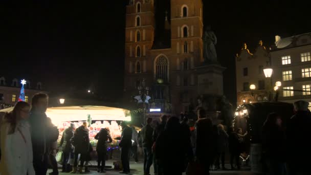 Mary Basiliek Krakau Kerstmarkt — Stockvideo