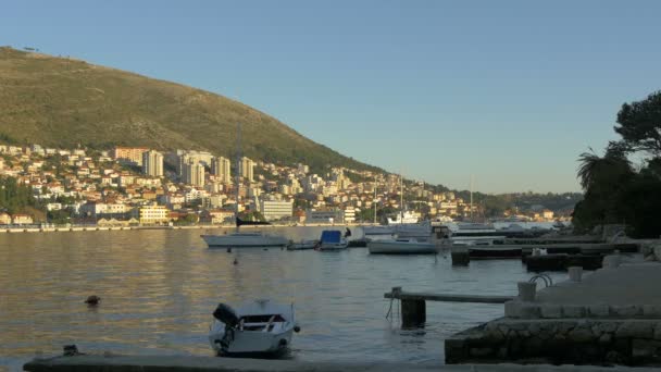 Dubrovnik Met Boten Gebouwen — Stockvideo