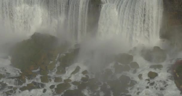 Blick Auf Die Niagarafälle Mit Felsen — Stockvideo