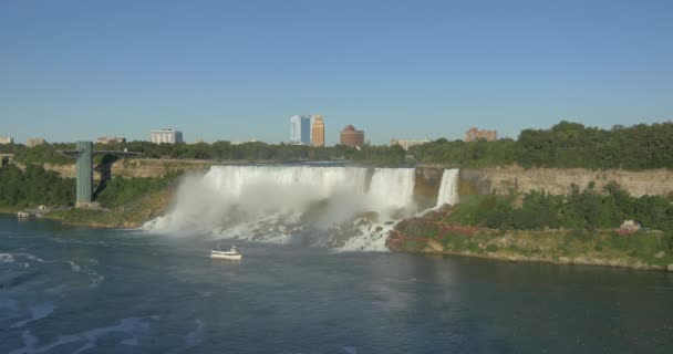 Boot Bij Waterval Bij Niagara Falls Canada — Stockvideo