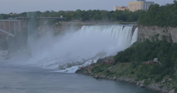 Pod Clădiri Lângă Cascada Niagara — Videoclip de stoc