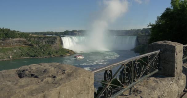 Bootsfahrt Der Nähe Der Niagarafälle Kanada — Stockvideo