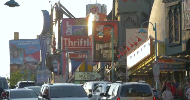 Διαφημιστικές Πινακίδες Στην Πόλη — Αρχείο Βίντεο