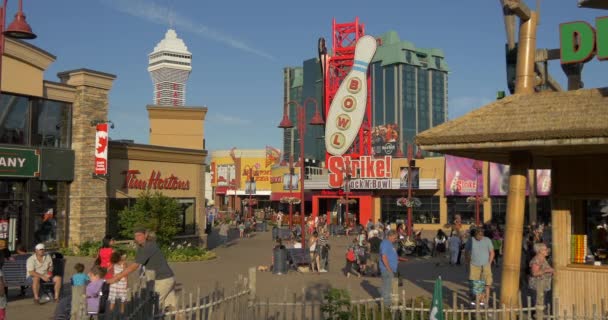 Plaza Cerca Calle Clifton Hill Niagara Falls Canadá — Vídeos de Stock