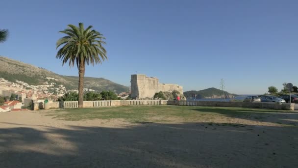 Φρούριο Lovrijenac Φαίνεται Στο Βάθος — Αρχείο Βίντεο