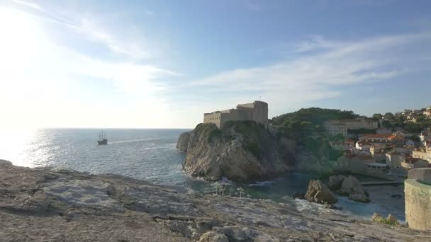 Mar Mediterrâneo Falésias Perto Uma Geada — Vídeo de Stock