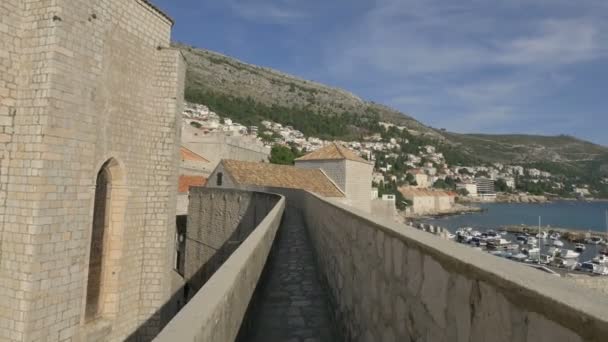 Passeio Nas Muralhas Cidade Dubrovnik — Vídeo de Stock