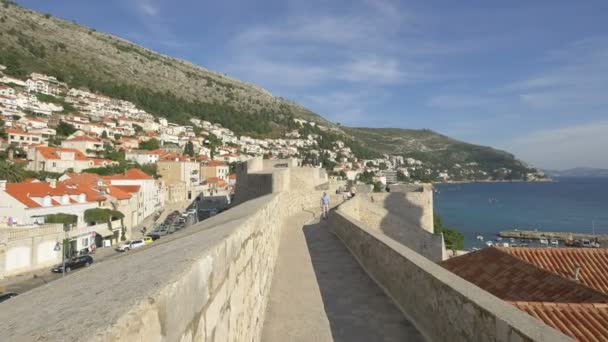 Paseo Por Las Murallas Dubrovnik — Vídeos de Stock