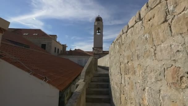 Σκάλες Στα Τείχη Της Πόλης Που Οδηγούν Στον Πύργο Του — Αρχείο Βίντεο