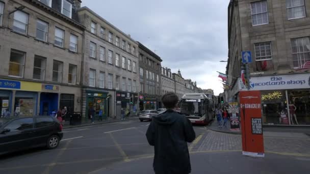 Giorno Nuvoloso Una Strada Edimburgo — Video Stock