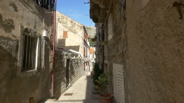 Dar Bir Sokakta Evler Taş Duvarlar — Stok video