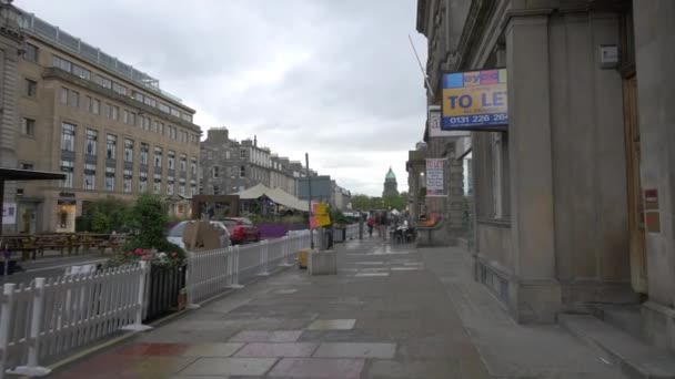 Sidewalk Street Edinburgh — Stock Video