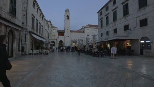 Pessoas Perto Torre Relógio Dubrovnik — Vídeo de Stock