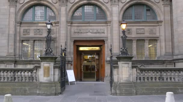 Είσοδος Της Κεντρικής Βιβλιοθήκης Στο Εδιμβούργο — Αρχείο Βίντεο