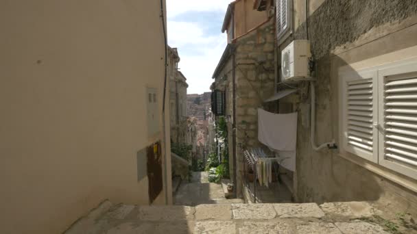 有石头建筑的小巷 — 图库视频影像