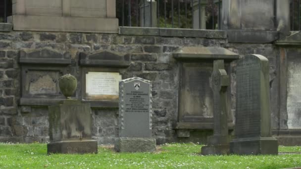 Pierres Tombales Près Mur Pierre Cimetière — Video