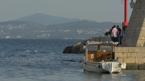 Petit Bateau Ancré Blanc — Video