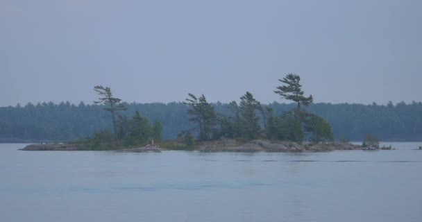 Pequeña Isla Rocosa Parque Provincial Killbear — Vídeo de stock