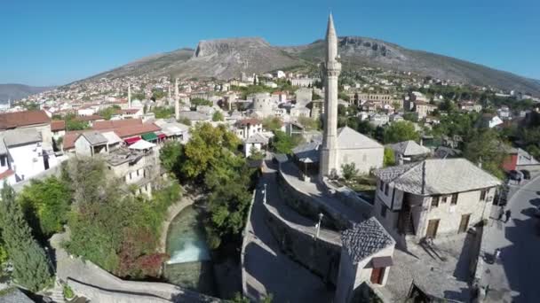 Luchtfoto Van Mostar Met Koski Mehmed Pasja Moskee — Stockvideo