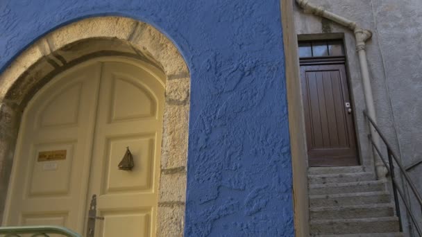 Großaufnahme Eines Blauen Hauses — Stockvideo