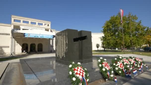 Denkmal Vor Dem Kroatischen Haus Mostar — Stockvideo