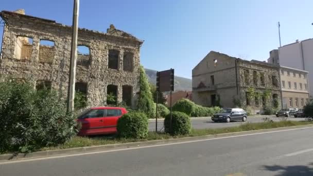 Condução Edifícios Abandonados Mostar — Vídeo de Stock