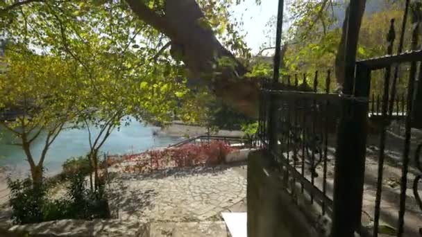 MostarのNeretva Riverbank — ストック動画