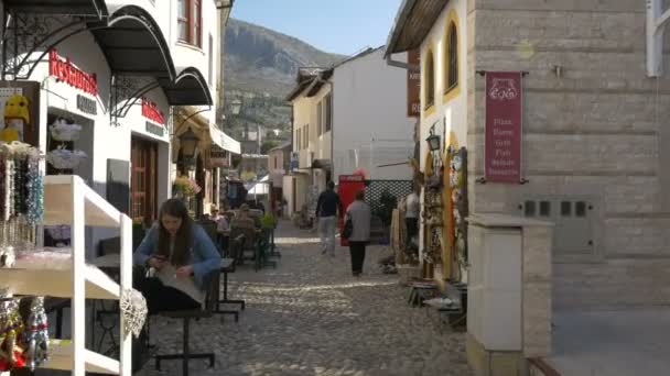 Tiendas Restaurante Calle Onescukova Mostar — Vídeo de stock