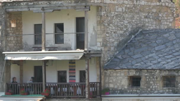 モスタルにテラス付きの石造りの家 — ストック動画