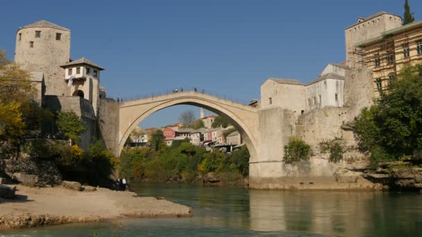 Famoso Stari Most Río Neretva — Vídeo de stock