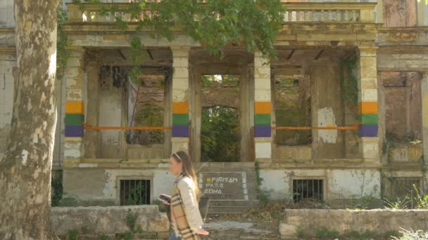 Övergiven Målad Byggnad Mostar — Stockvideo