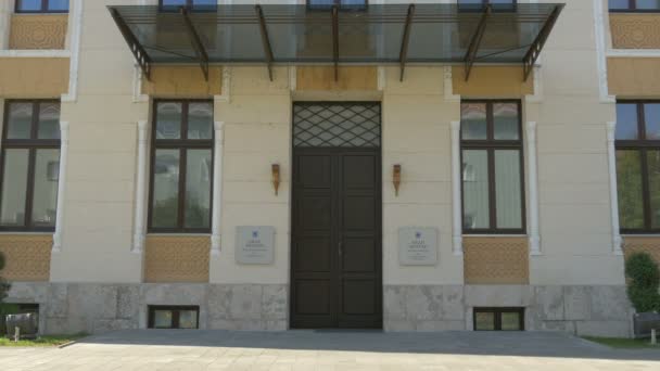 Entrada Ayuntamiento Mostar — Vídeos de Stock