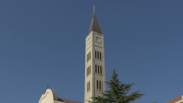 Torre Iglesia Sobre Fondo Cielo Azul Mostar — Vídeo de stock