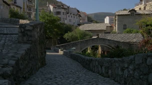 Calle Cerca Del Puente Torcido Mostar — Vídeo de stock