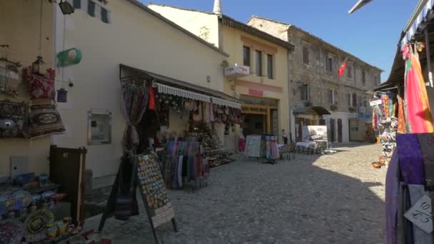 Tiendas Restaurante Calle Mala Tepa Mostar — Vídeo de stock