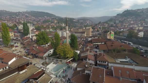 Luchtfoto Van Sarajevo Met Torens Gebouwen — Stockvideo