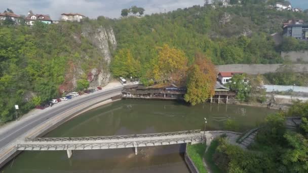 Miljacka Nehri Boyunca Tepelerin Caddenin Havadan Görünüşü — Stok video